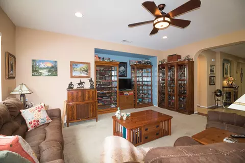 1001 Laura Ln, Tehachapi, CA 93561 photo 3