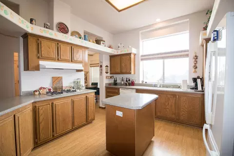 21011 Sierra Vista Dr, Tehachapi, CA 93561 photo 4