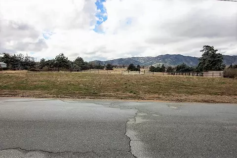 21041 Sierra Vista Dr, Tehachapi, CA 93561 photo 4