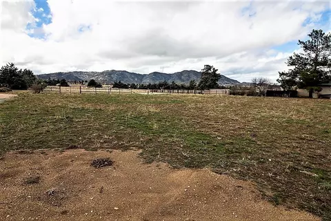 21041 Sierra Vista Dr, Tehachapi, CA 93561 photo 2