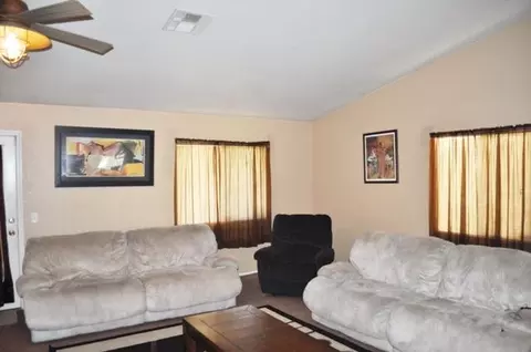 43709 E 6th St, Lancaster, CA 93535 photo 2