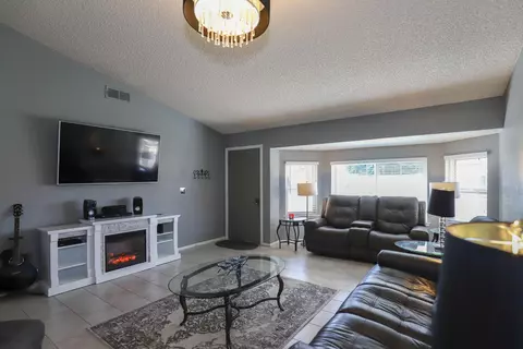 563 E Ave J 10, Lancaster, CA 93535 photo 5