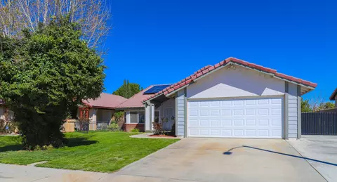 563 E Ave J 10, Lancaster, CA 93535 photo 2