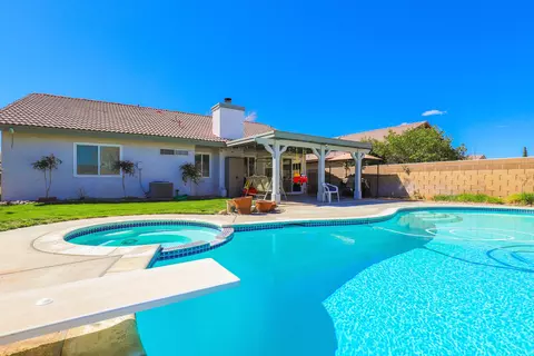 563 E Ave J 10, Lancaster, CA 93535 photo 3