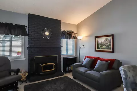 563 E Ave J 10, Lancaster, CA 93535 photo 10