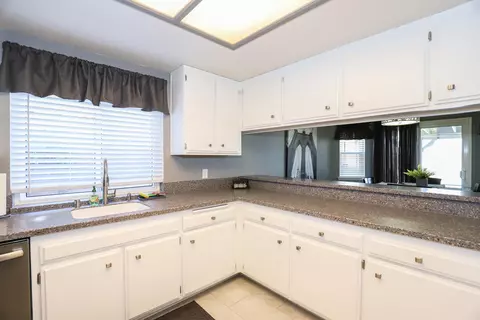 563 E Ave J 10, Lancaster, CA 93535 photo 13