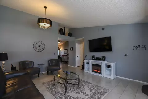 563 E Ave J 10, Lancaster, CA 93535 photo 6