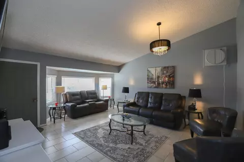 563 E Ave J 10, Lancaster, CA 93535 photo 4