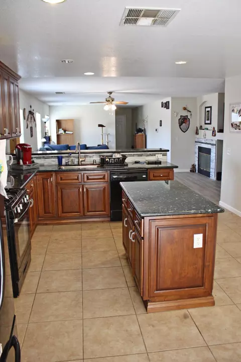 1824 E Ivesbrook St, Lancaster, CA 93535 photo 10