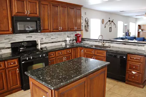 1824 E Ivesbrook St, Lancaster, CA 93535 photo 11