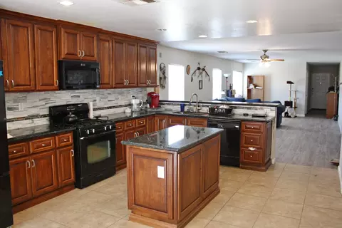 1824 E Ivesbrook St, Lancaster, CA 93535 photo 7