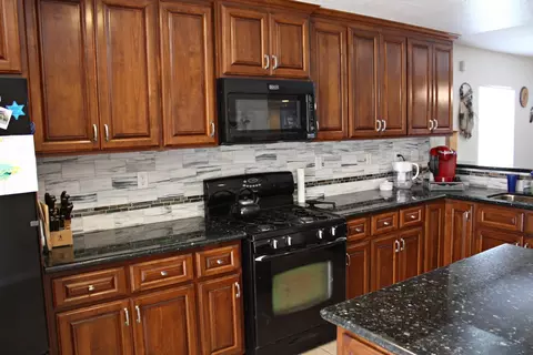 1824 E Ivesbrook St, Lancaster, CA 93535 photo 8