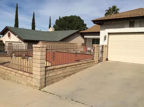 36712 Little Leaf Dr, Palmdale, CA 93550 photo 3
