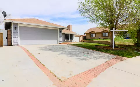 37824 Silk Tree Ln, Palmdale, CA 93550 photo 2