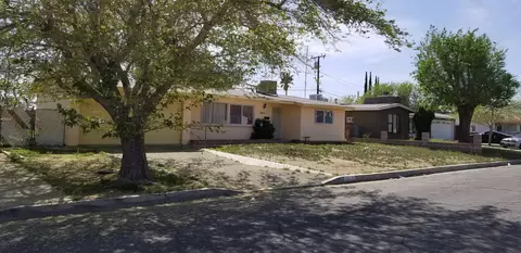 38516 21st St E, Palmdale, CA 93550 photo 2