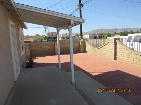 38430 12th St E, Palmdale, CA 93550 photo 2
