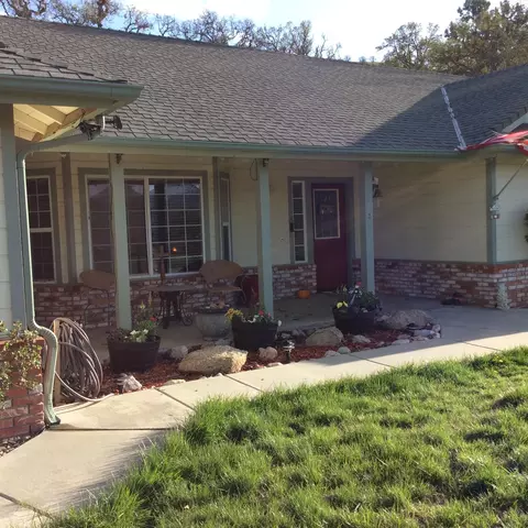 28410 Delaware Dr, Tehachapi, CA 93561 photo 2