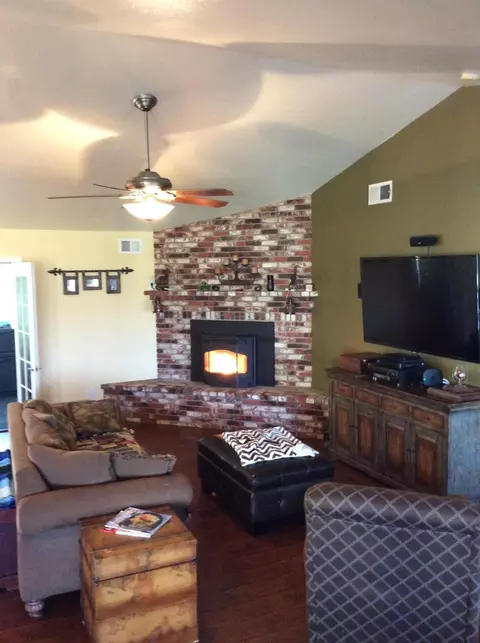 28410 Delaware Dr, Tehachapi, CA 93561 photo 6