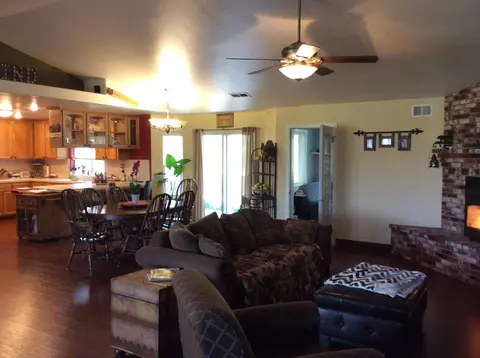 28410 Delaware Dr, Tehachapi, CA 93561 photo 3
