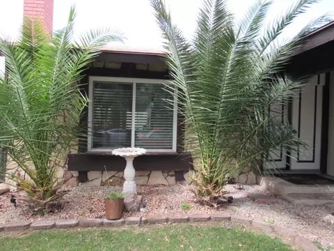 553 Eston Pl, Lancaster, CA 93535 photo 3