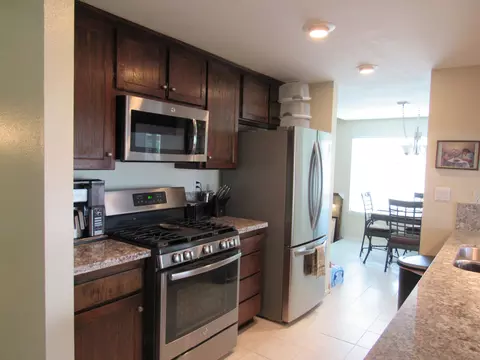 553 Eston Pl, Lancaster, CA 93535 photo 11