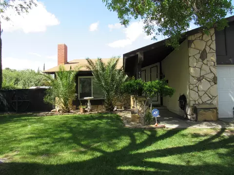 553 Eston Pl, Lancaster, CA 93535 photo 2