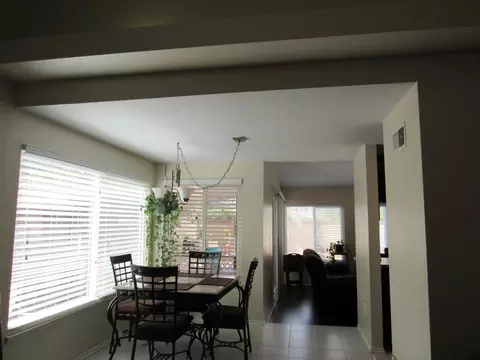 553 Eston Pl, Lancaster, CA 93535 photo 8