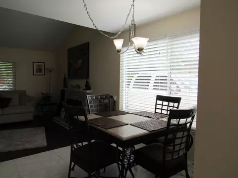 553 Eston Pl, Lancaster, CA 93535 photo 9