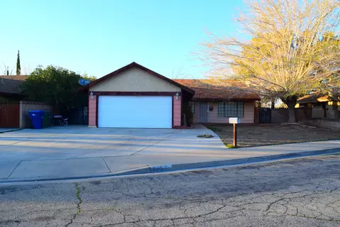 1025 E Newgrove St, Lancaster, CA 93535 photo 1