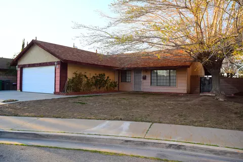 1025 E Newgrove St, Lancaster, CA 93535 photo 4