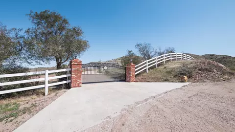 34428 Richter Ln, Acton, CA 93510 photo 2