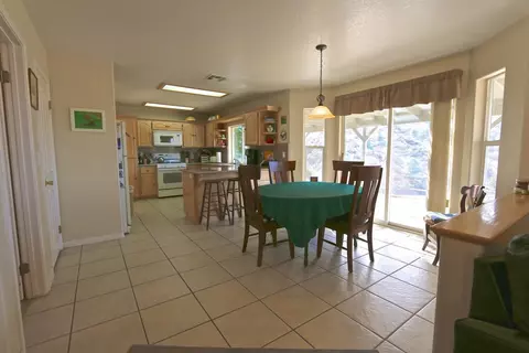 22751 Saddleback Dr, Tehachapi, CA 93561 photo 5