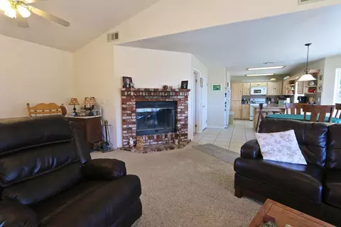 22751 Saddleback Dr, Tehachapi, CA 93561 photo 2
