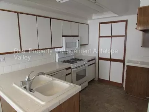 44460 E 15th St #12, Lancaster, CA 93535 photo 3