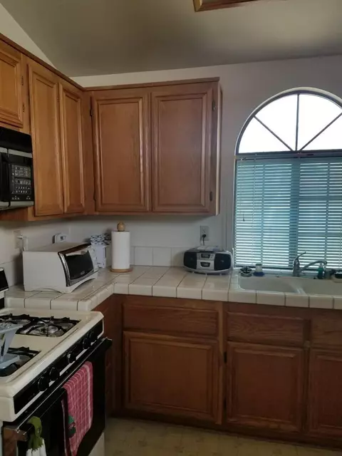 43038 E 11th St, Lancaster, CA 93535 photo 2