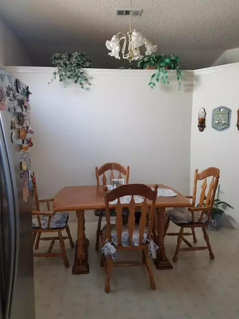 43038 E 11th St, Lancaster, CA 93535 photo 4