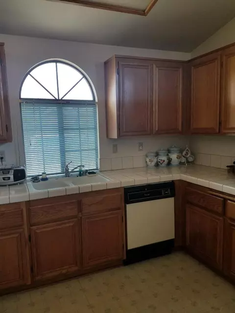 43038 E 11th St, Lancaster, CA 93535 photo 3