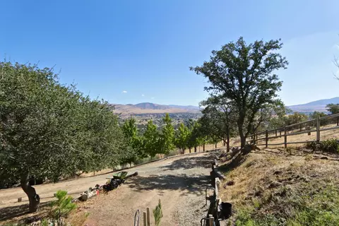 22600 Tallyho Ct, Tehachapi, CA 93561 photo 17