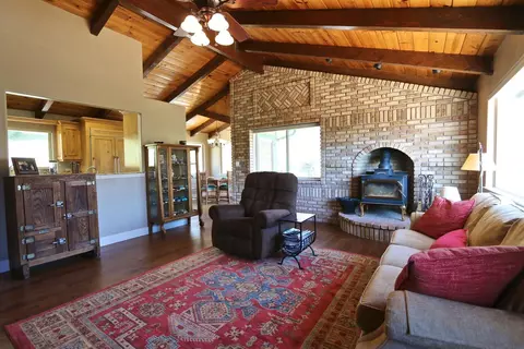 28060 Cumberland Rd, Tehachapi, CA 93561 photo 8