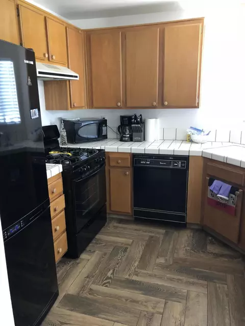 36807 Royce Court Ct E, Palmdale, CA 93552 photo 2
