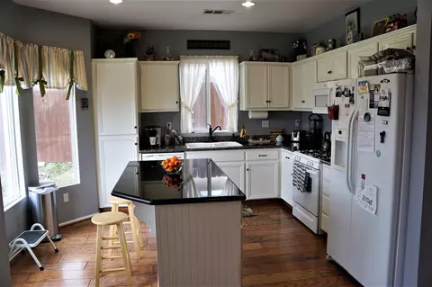 918 Clearview St, Tehachapi, CA 93561 photo 3