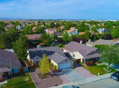 6307 Treehaven Ct, Lancaster, CA 93536 photo 5