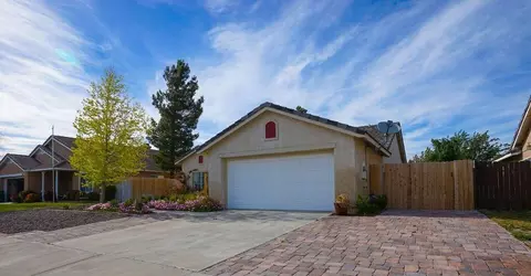 6307 Treehaven Ct, Lancaster, CA 93536 photo 2