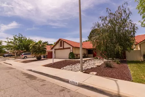 43215 Echard Ave, Lancaster, CA 93536 photo 2