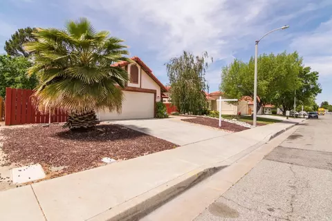 43215 Echard Ave, Lancaster, CA 93536 photo 3