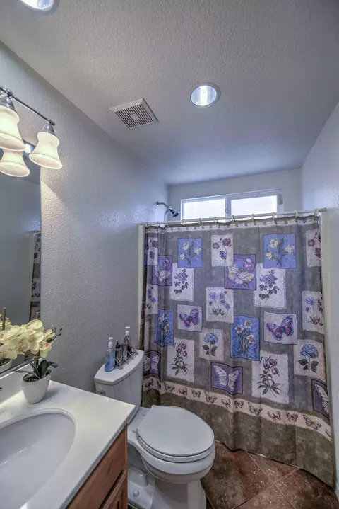 2829 Emerald Ln, Lancaster, CA 93535 photo 9