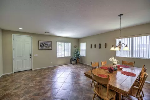 2829 Emerald Ln, Lancaster, CA 93535 photo 6