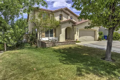 2829 Emerald Ln, Lancaster, CA 93535 photo 3
