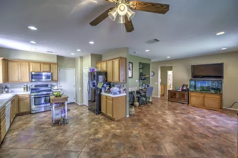2829 Emerald Ln, Lancaster, CA 93535 photo 13
