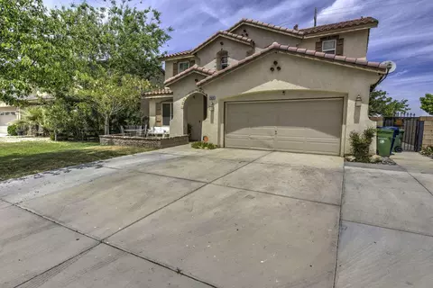 2829 Emerald Ln, Lancaster, CA 93535 photo 2